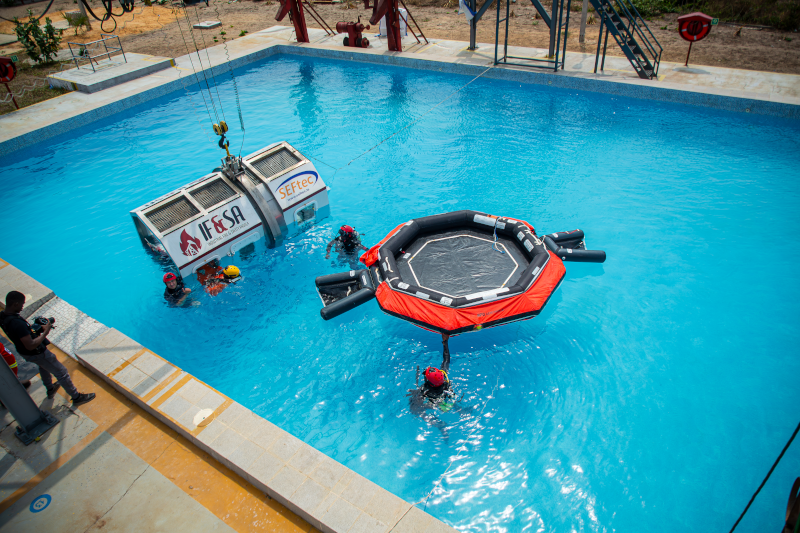 Escolas de bombeiros em Angola ou África 